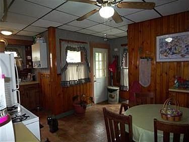 4th image of 69 W Wood St