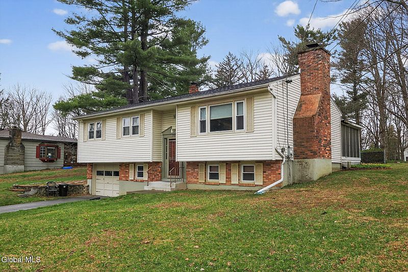 2nd image of 2309 Spruce Drive