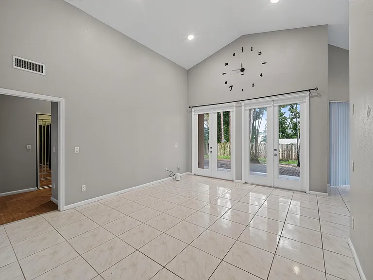 4059 SW Kamsler St — Photo 5