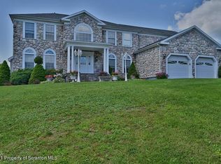 103 Healey Hill Rd, Greenfield Township, PA 18407