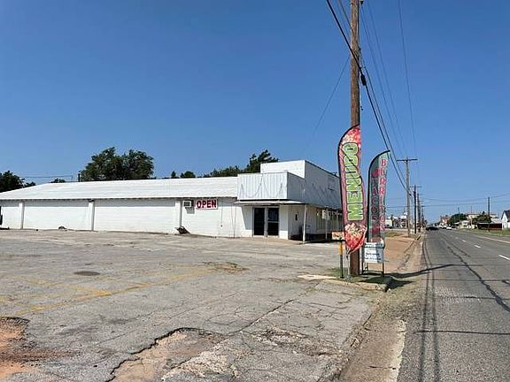 3rd image of 1221 Wilbarger St