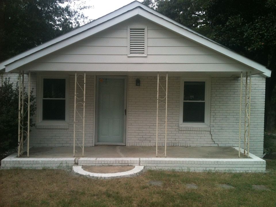 1st image of 1017 White Ln