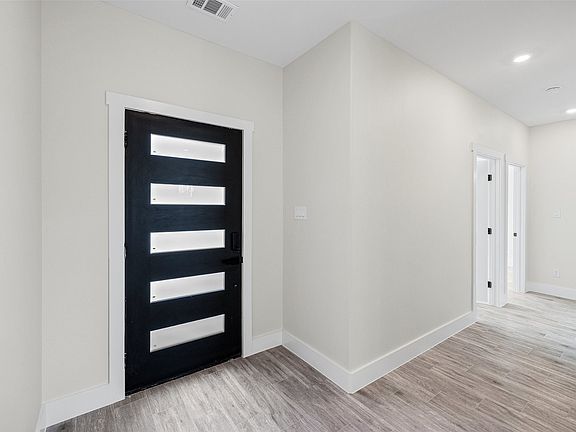 4th image of 2714 Steepleridge Cir
