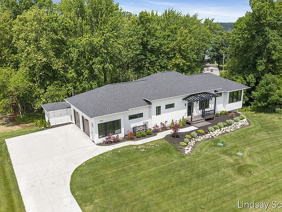 4th image of 9465 Wabasis Pointe Dr NE