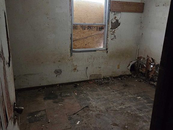 5th image of 2710 Saint Dennis Ct