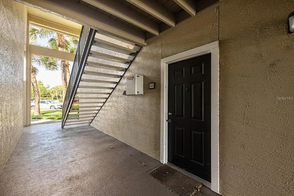 3 bed, 2.0 bath, 1272 sqft, $2,000 — Photo 3
