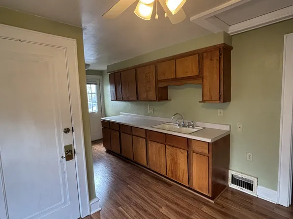 117 Harrison Ave, Waukesha, WI 53186