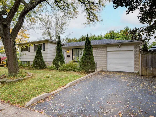 440 Sunset Dr, Oakville, ON L6L 3N4