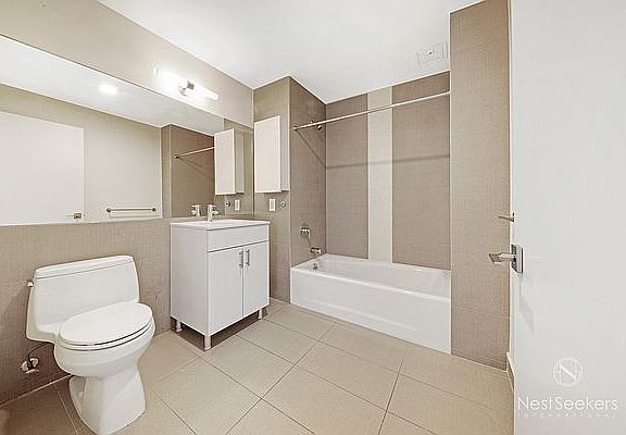 5th image of 11-39 49th Ave #1009