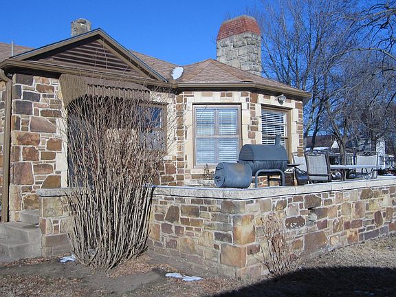 2nd image of 413 N Chautauqua St