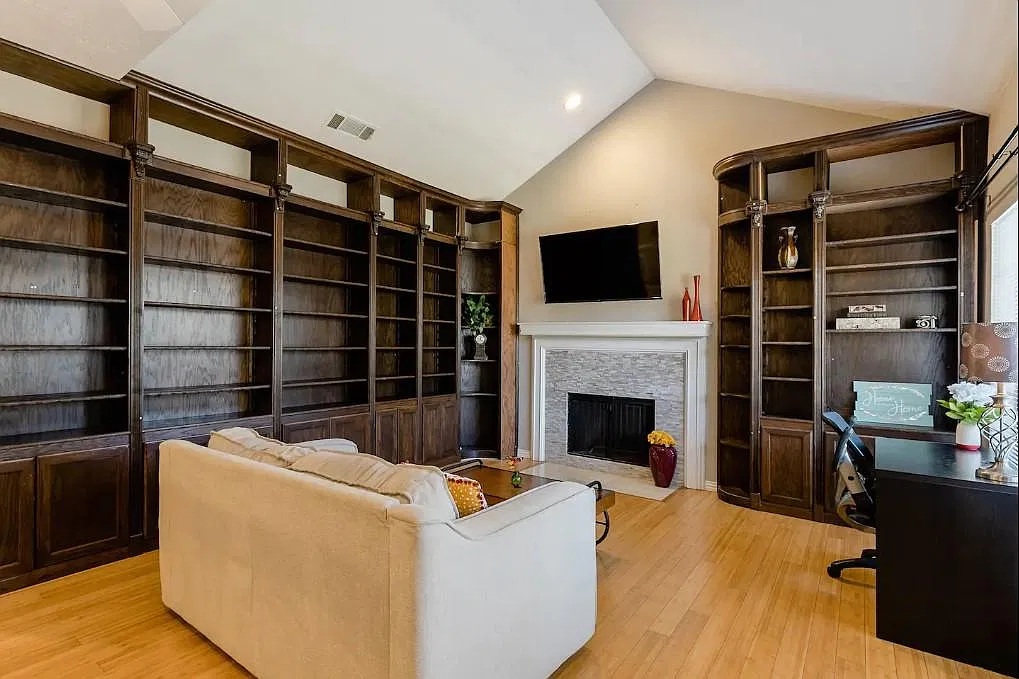 1 bed, 681 sqft, $2,300 — Photo 3