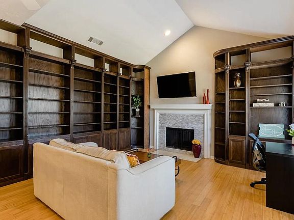 3rd image of 3140 Devonshire Dr APT 235