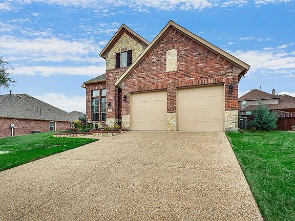 3rd image of 616 Castlewood Dr