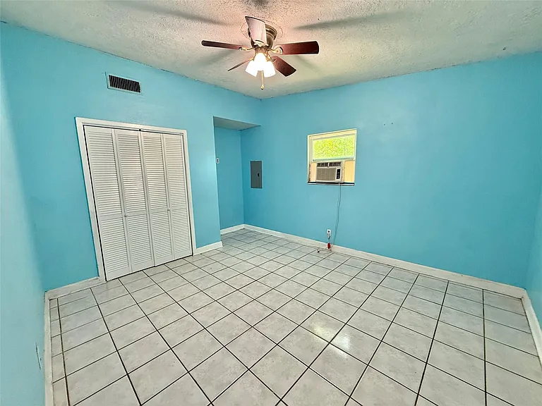 2434 Shady Creek Ln — Photo 5