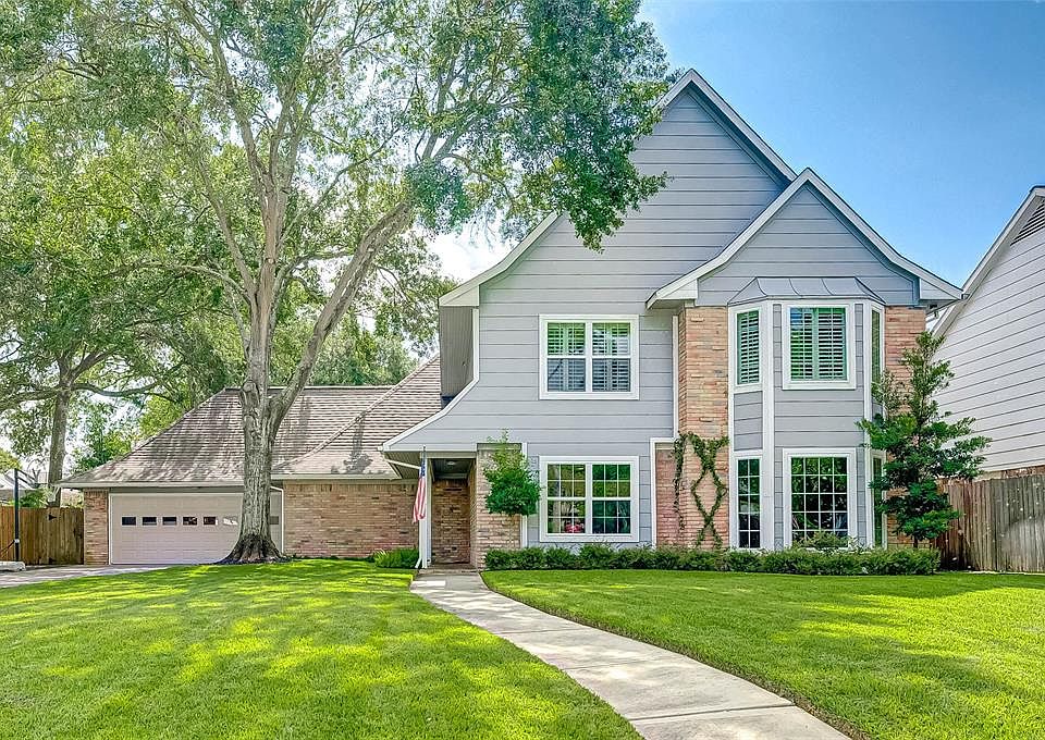 1st image of 2526 Encino Ln