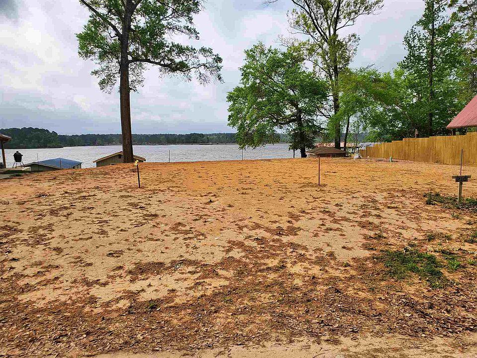 1st image of 210 Lakeside Dr