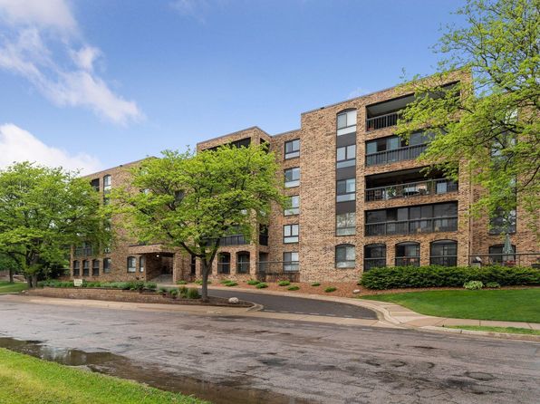 2221 Youngman Ave #402, Saint Paul, MN 55118