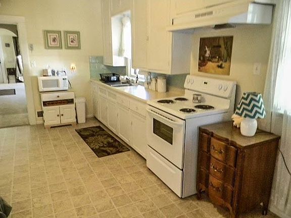 3rd image of 2415 Saint Charles Ave
