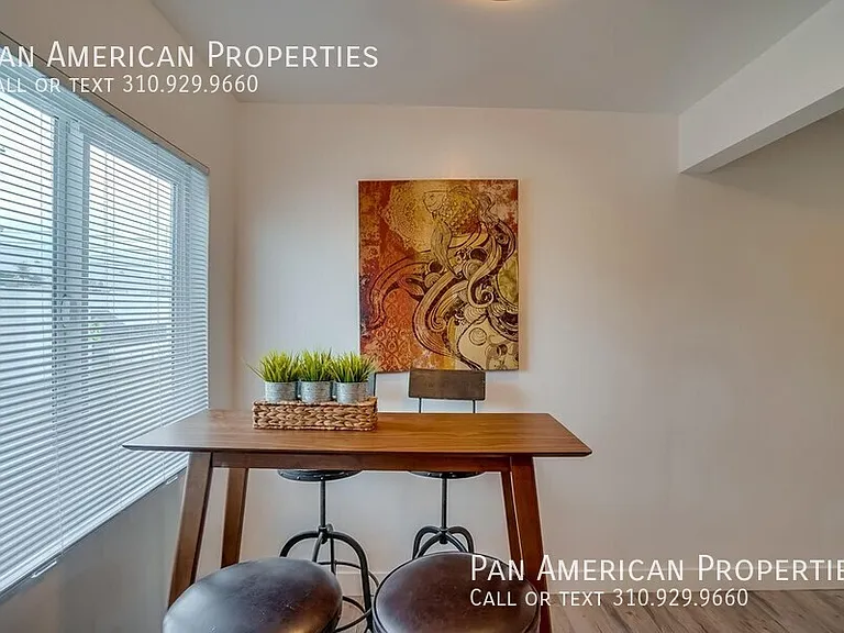 94 E Market St #3 — Photo 8