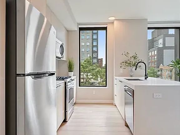 4th image of 15310 88th Ave #528