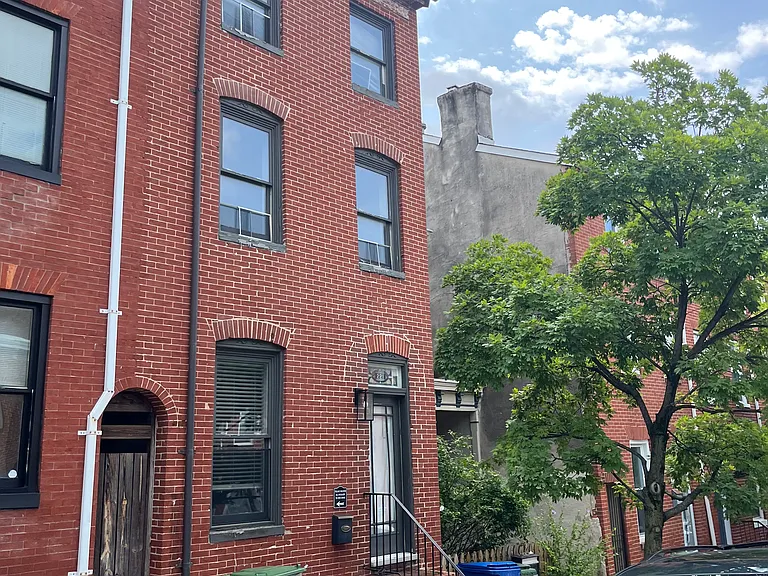 221 S Washington St — Photo 7