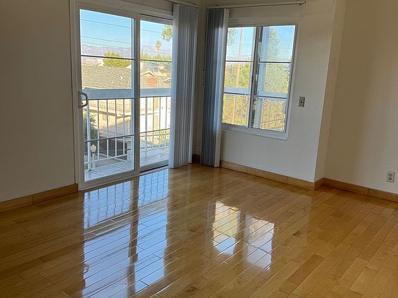 3rd image of 4300 Beverly Glen Blvd APT 302