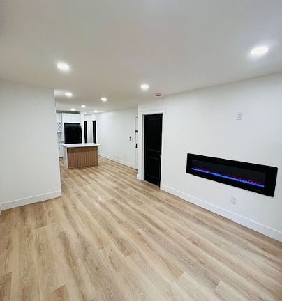 2nd image of 545A Hancock St #2