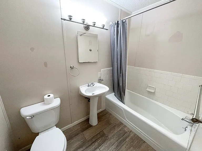 202 Crest Dr — Photo 9