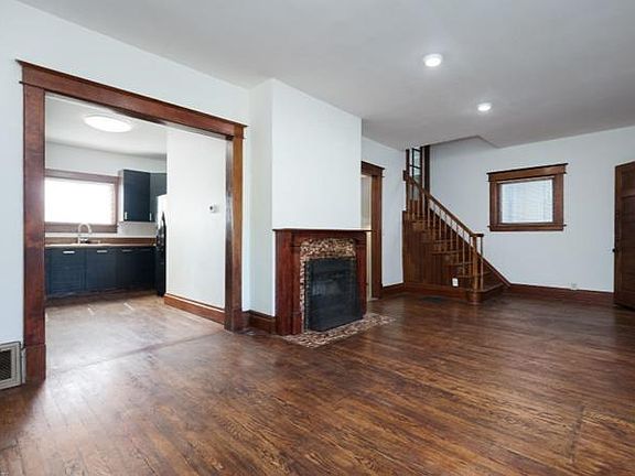 2nd image of 230 Old Orchard Pl