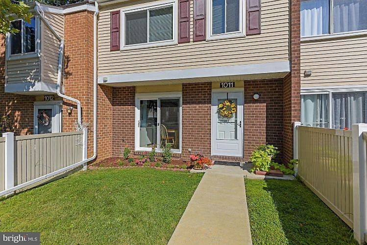 1st image of 1011 Oaklyn Ct