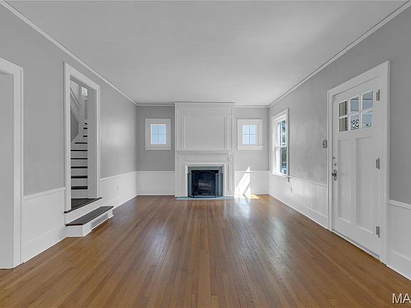 4th image of 381 N Park Ave