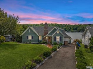 422 W Shore Trl, Sparta, NJ 07871