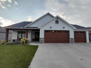 5839 Rivers Edge Dr, Saint Cloud, MN 56303