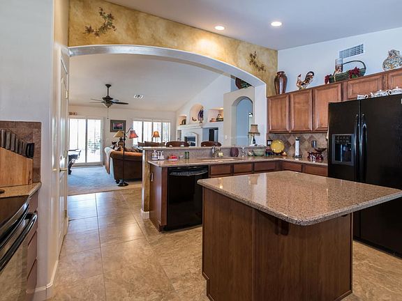 4th image of 61823 E Redwood Dr