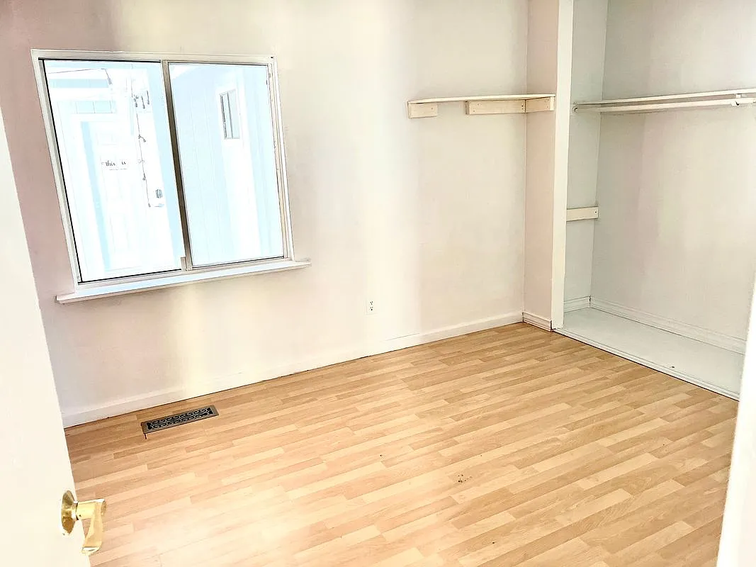 4 bed, 3.0 bath, 2210 sqft, $900 — Photo 4