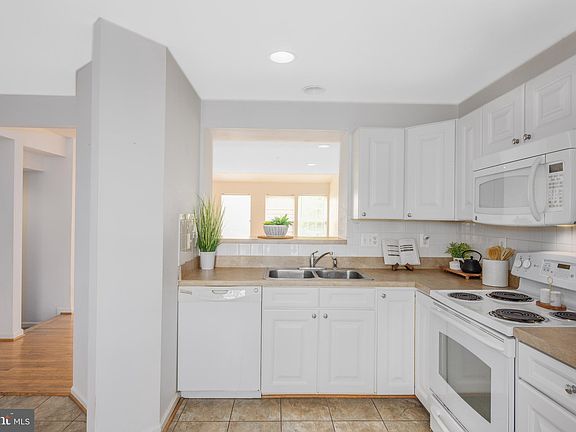 3rd image of 631 Possum Trot Way