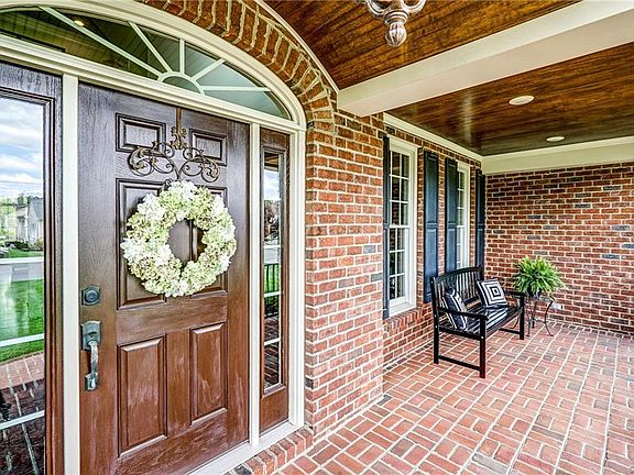 3rd image of 1901 Grey Oaks Park Ln