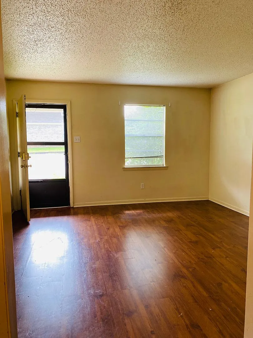 292 W. Claiborne Monroeville — Photo 3