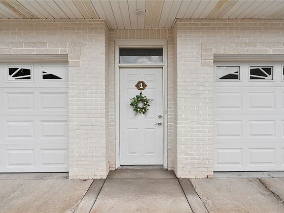 3rd image of 201 Adams Pointe Blvd Unit 4