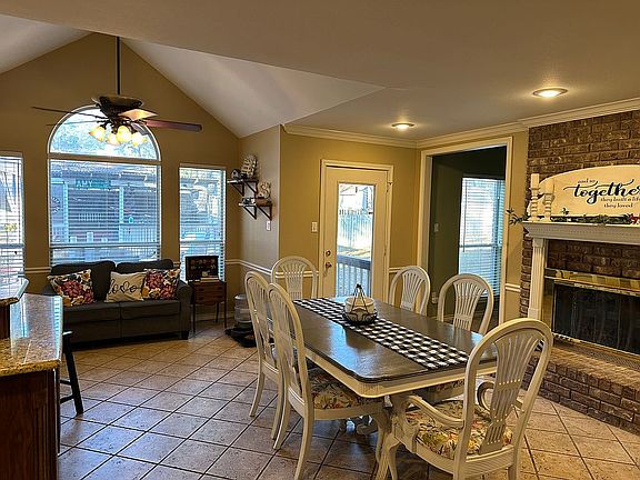 3rd image of 11 Sarah Ln