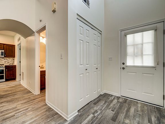 3rd image of 1061 Sheridan Cir