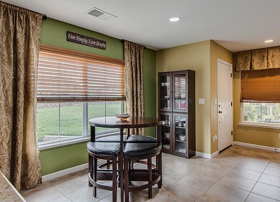 5th image of 648 Azevedo Ct