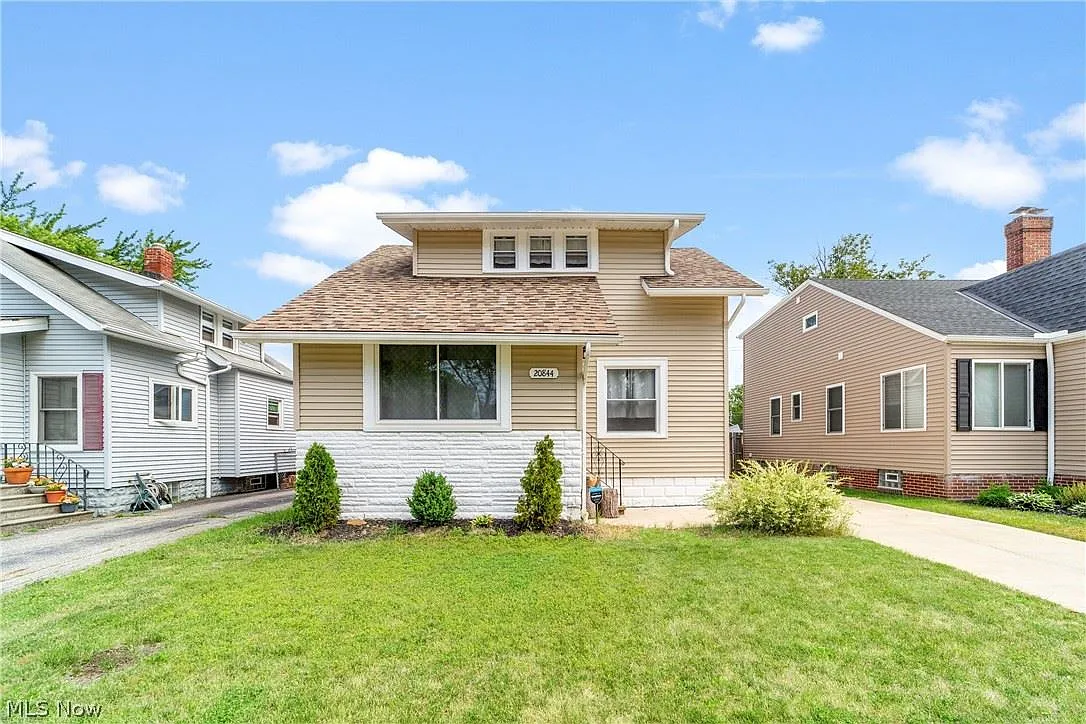 20844 Woodstock Ave photo 1
