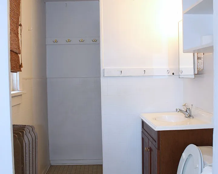 Comfortable Old Home converted into Apartments — Photo 14