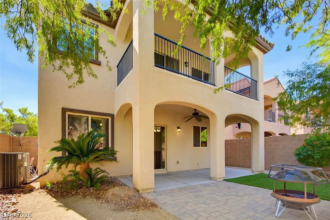 3 bed, 2.5 bath, 2091 sqft, $2,445 — Photo 2