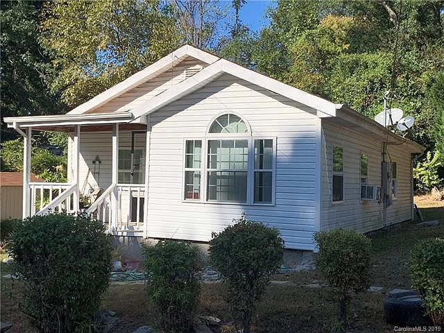 2nd image of 904 E 4th Ave