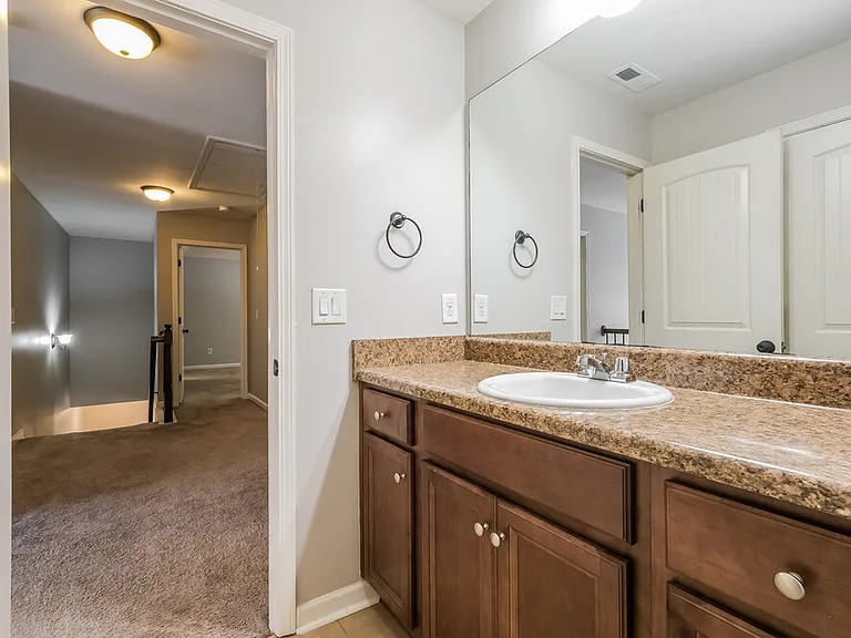 216 Jefferson Ave — Photo 16