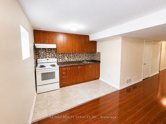 5th image of 347 Edenbrook Hill Dr #Basement