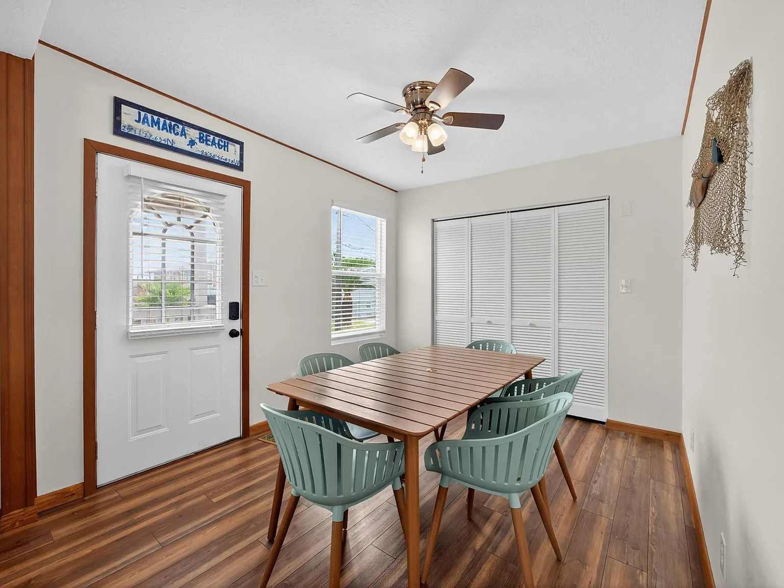 2 bed, 1.0 bath, 930 sqft, $3,200 — Photo 3