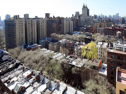 Sold by Sotheby's International Realty | media 23